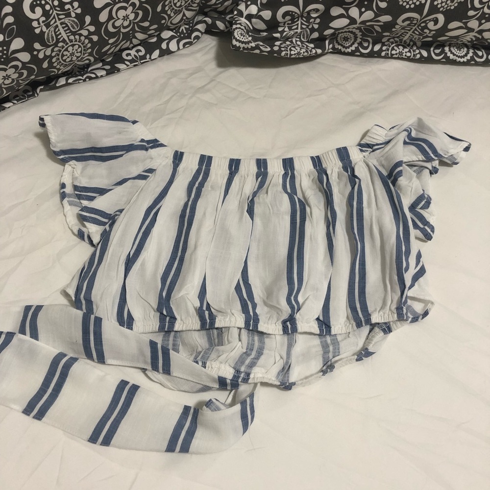 CROP TOP. - Picture 2 of 4